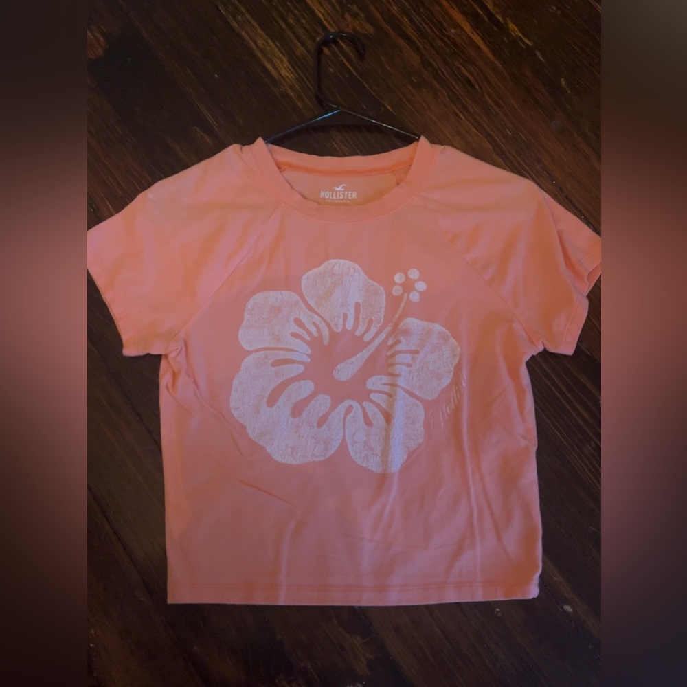 Women’s peach hollister crop top